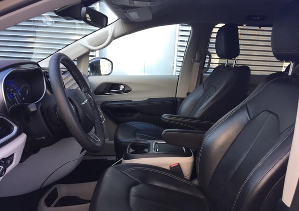 Chrysler Pacifica cena 189900 przebieg: 50500, rok produkcji 2022 z Kańczuga małe 352